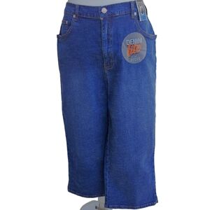 Avenue Blues Stretch Women's Blue Denim Capri Jeans Size 16 New NWT